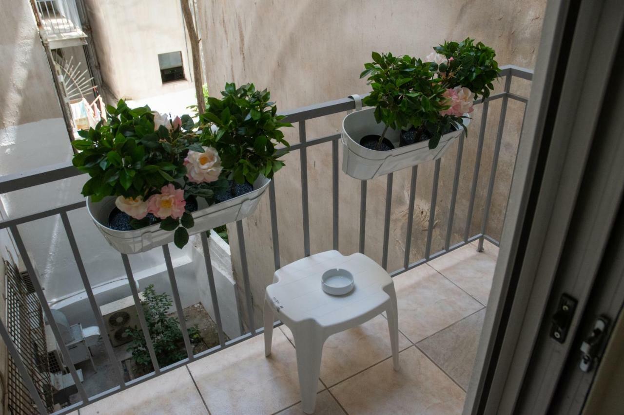 Luxurious Apartment In Central Атина Екстериор снимка